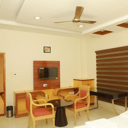 Hill View Paradise - 2Bhk'S & Rooms - A Golden Group Of Premium Home Stays - Tirupati Exteriör bild